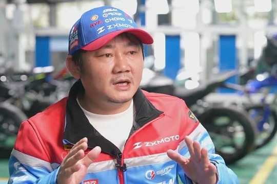 Thợ sửa xe quê thành ông chủ hãng môtô vô địch thế giới