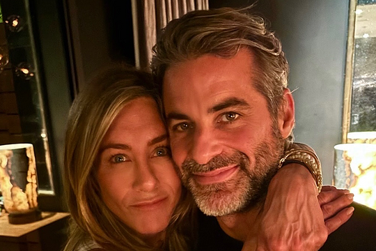 Chuyện tình của Jennifer Aniston và nhà thôi miên