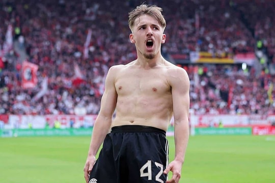 Lennart Karl - cậu bé nhặt bóng thành thần đồng Bayern