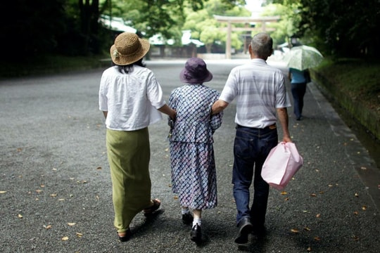 Gia tăng người già ở Nhật bị gia đình ngược đãi