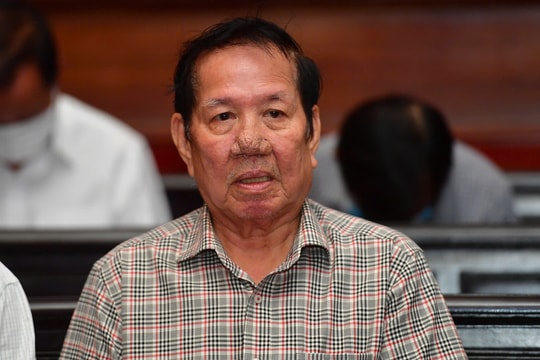 Cựu lãnh đạo Cao su Việt Nam khai 'từng trả lại 200.000 SGD nhưng doanh nghiệp từ chối'