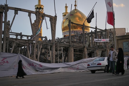 Phóng viên Mỹ kể chuyến đi 12 giờ lái xe xuyên Iran