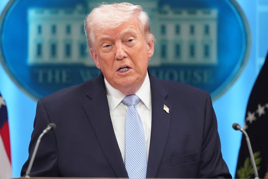 Ông Trump: Mỹ có thể phá hủy toàn bộ cầu, nhà máy điện Iran trong 4 giờ