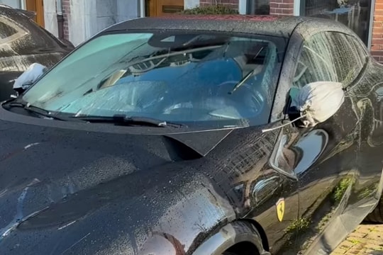 Tài xế nhà giàu lắp khóa chống trộm gương chiếu hậu