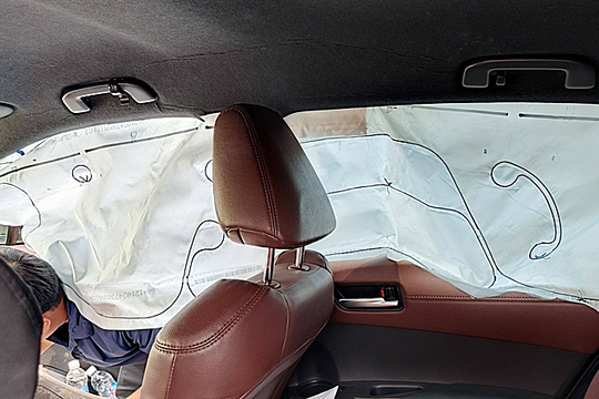 Túi khí ôtô tự bung vì đi cạnh một xe nổ lốp