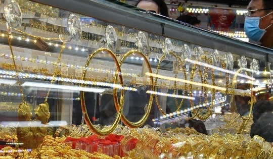 Giá vàng hôm nay, 7-4: Biến động khó lường