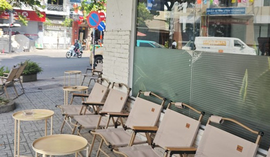 Vào quán cà phê ngồi 10 tiếng chỉ gọi 1 ly nước: Do khách hay chủ quán?