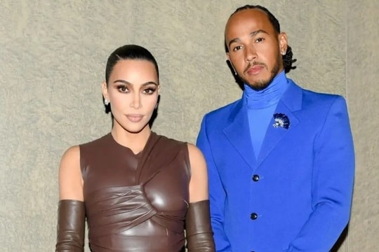 Kim Kardashian và tay đua F1 công khai tình cảm