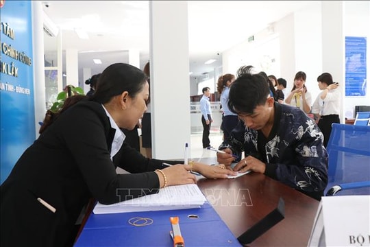 Kiện toàn bộ máy và giải quyết chính sách cho cán bộ không chuyên trách cấp xã