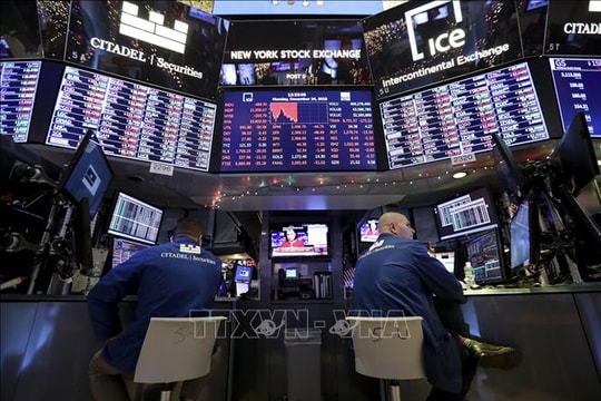Chứng khoán thế giới đa phần đi xuống trước áp lực từ xung đột Mỹ - Iran