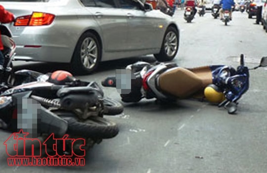 Va chạm giữa xe taxi và xe máy khiến một người tử vong