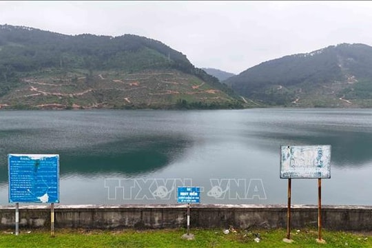 Hiểm họa trẻ em đuối nước tại hồ, đập khi bước vào mùa nắng nóng