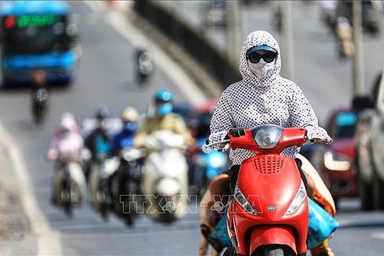 Nắng nóng diện rộng trên cả nước kéo dài nhiều ngày, có nơi trên 41 độ C