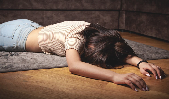 Người phụ nữ 30 tuổi tử vong sau bữa liên hoan, bác sĩ chỉ mặt điểm tên thói quen "chết người"