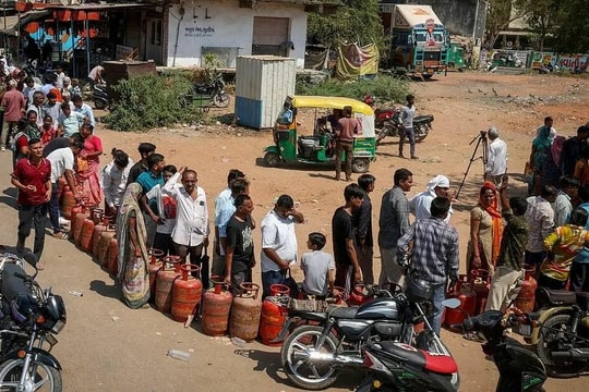 Bão giá gas buộc lao động Ấn Độ 'bỏ phố về quê'