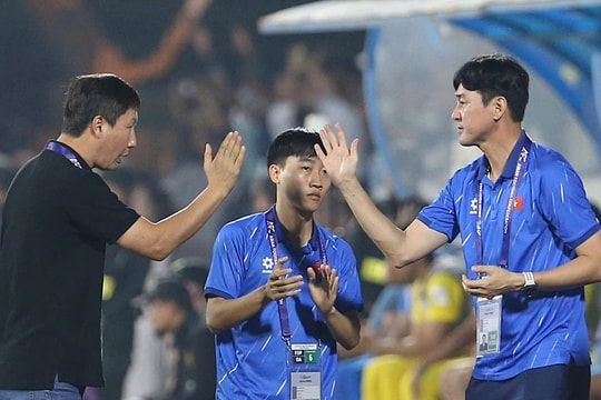 HLV Kim chia tay trợ lý số 1 ở tuyển Việt Nam