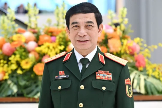 Đại tướng Phan Văn Giang giữ chức Phó thủ tướng kiêm Bộ trưởng Quốc phòng