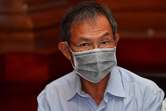 Cựu CEO Tập đoàn Cao su Việt Nam khai đã nhận 45 tỷ đồng 'trong valy, thùng rượu'