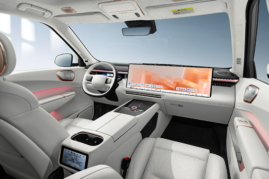 Khoang nội thất hạng thương gia trên Lynk & Co 900