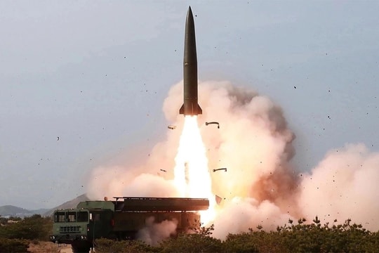 Triều Tiên liên tiếp phóng tên lửa đạn đạo