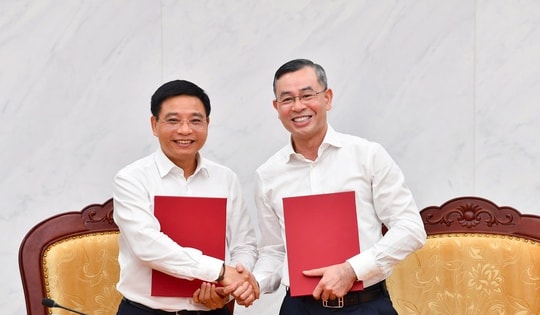 Bộ trưởng Bộ Tài chính Ngô Văn Tuấn nhận bàn giao nhiệm vụ