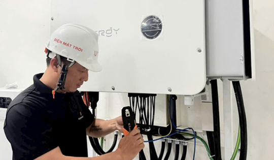 Lắp điện mặt trời kèm pin: Cần được hỗ trợ