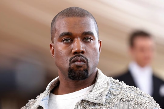 Kanye West bị cấm nhập cảnh vào Anh