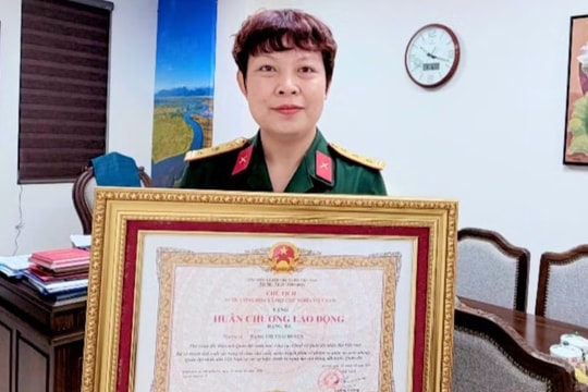 Nữ NSƯT mang hàm Thượng tá vừa nhận Huân chương Lao động hạng Ba là ai?
