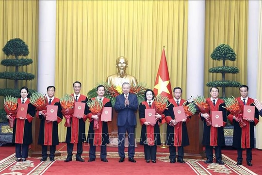 Tổng Bí thư, Chủ tịch nước Tô Lâm trao quyết định bổ nhiệm Thẩm phán TAND tối cao