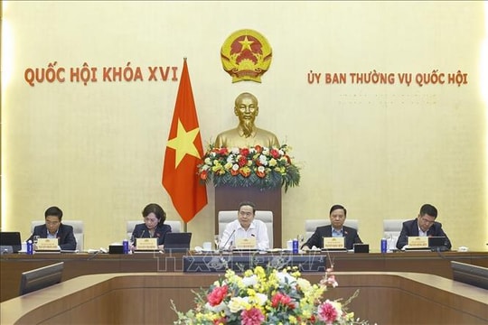 Ủy ban Thường vụ Quốc hội cho ý kiến về thuế bảo vệ môi trường, thuế giá trị gia tăng đối với xăng, dầu