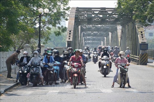 Từ ngày 10-11/4, khu vực Bắc Trung Bộ nắng nóng kéo dài và đặc biệt gay gắt