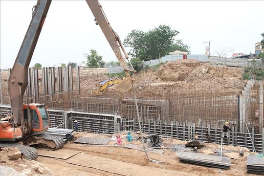 Đẩy nhanh tiến độ các dự án đê điều, công trình thủy lợi khẩn cấp trước mùa mưa lũ