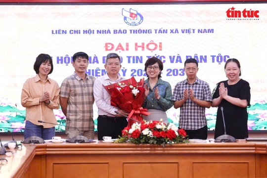 Ra mắt Ban thư ký Chi hội Nhà báo báo Tin tức và Dân tộc nhiệm kỳ 2026 - 2031