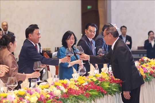 Thường trực Ban Bí thư Trần Cẩm Tú dự chiêu đãi trọng thể của Nhà nước Lào