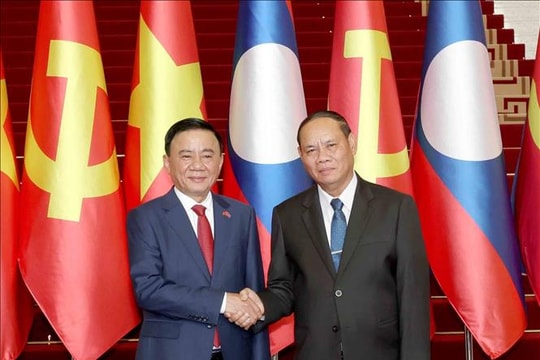 Thường trực Ban Bí thư Trần Cẩm Tú hội đàm với Thường trực Ban Bí thư Trung ương Đảng Nhân dân Cách mạng Lào