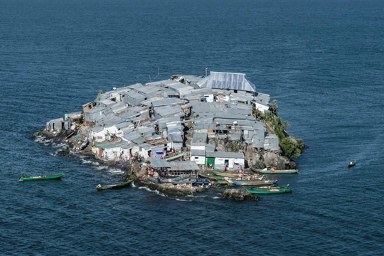 Cuộc sống của 1.800 người trên hòn đảo bằng nửa sân bóng đá