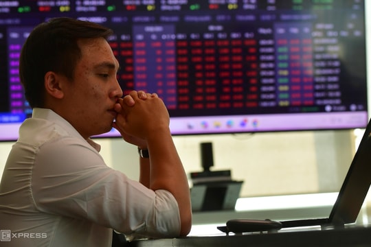 Chứng khoán giảm mạnh nhất hơn nửa tháng qua