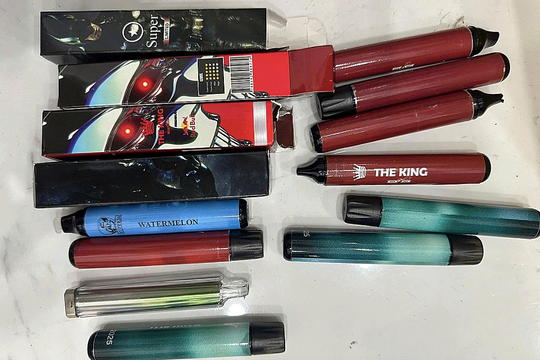 Tuổi trung bình hút thuốc lá điện tử là 16,9