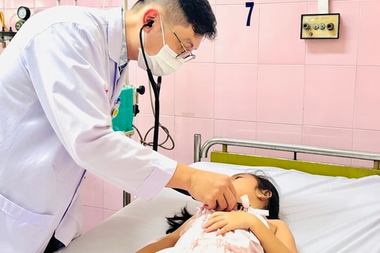 53 học sinh TP HCM nhập viện nghi ngộ độc thực phẩm