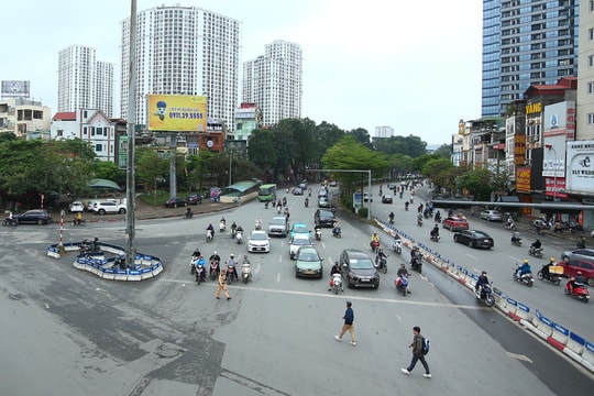 Giao thông nội đô Hà Nội 'dễ thở' sau lệnh cấm xe tải