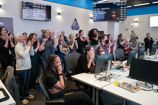 Ảnh chụp phòng điều khiển tại NASA thu hút chú ý