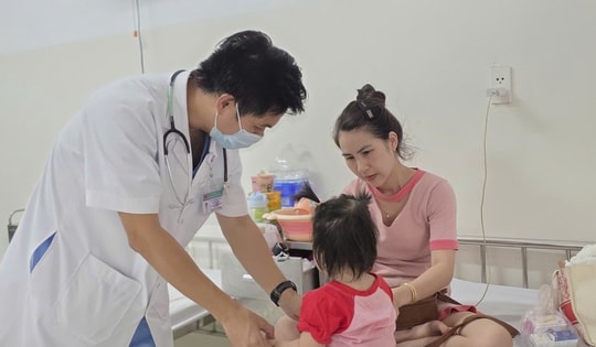 Bệnh tay chân miệng vào mùa, bệnh viện Đà Nẵng đón hàng trăm ca mỗi ngày