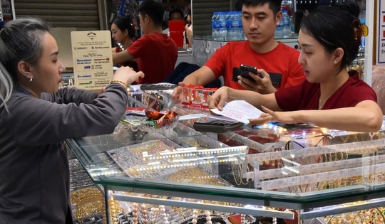 Giá vàng hôm nay, 9-4: Đảo chiều đi xuống