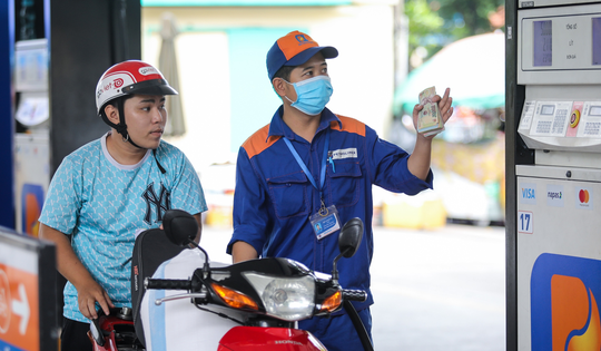Giá xăng dầu giảm rất mạnh, dầu diesel giảm tới gần 10.000 đồng/lít
