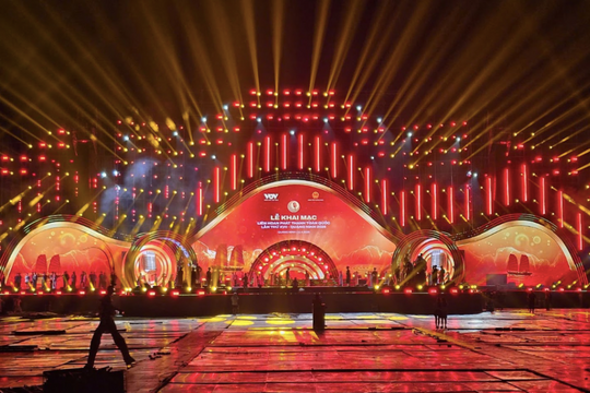 Cận cảnh sân khấu 4.000m² đêm khai mạc Liên hoan Phát thanh toàn quốc 2026