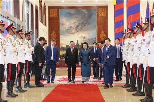 Lễ đón trọng thể Ủy viên Bộ Chính trị, Thường trực Ban Bí thư Trần Cẩm Tú thăm chính thức Vương quốc Campuchia