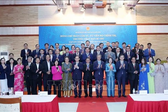 Thường trực Ban Bí thư gặp gỡ cộng đồng, doanh nghiệp Việt Nam tại Campuchia