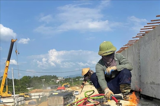 Tuyên Quang nắng nóng gay gắt, ảnh hưởng đời sống người dân