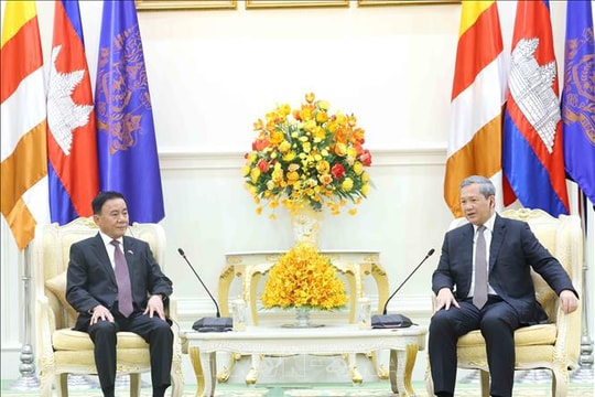 Thường trực Ban Bí thư hội kiến Thủ tướng Campuchia