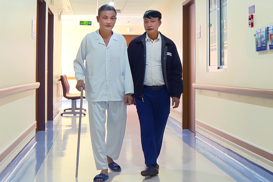 Nhiễm trùng sau 10 ngày đắp lá chữa đau khớp